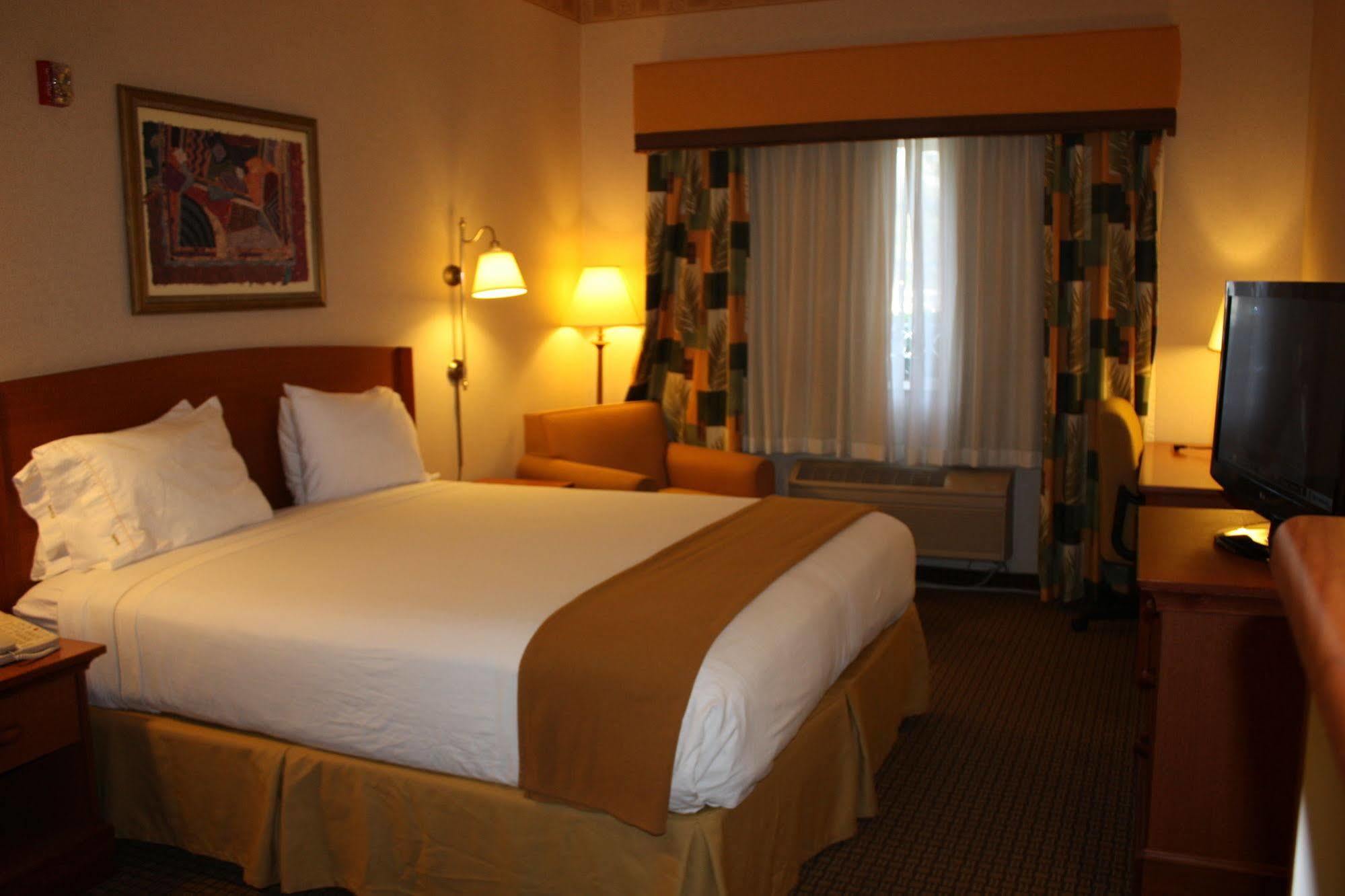 Holiday Inn Express Madera By Ihg Ngoại thất bức ảnh